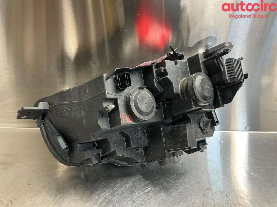 Frontlykt høyre halogen til Opel Combo E 2019-->>  (OPEL|16 341 508 80)