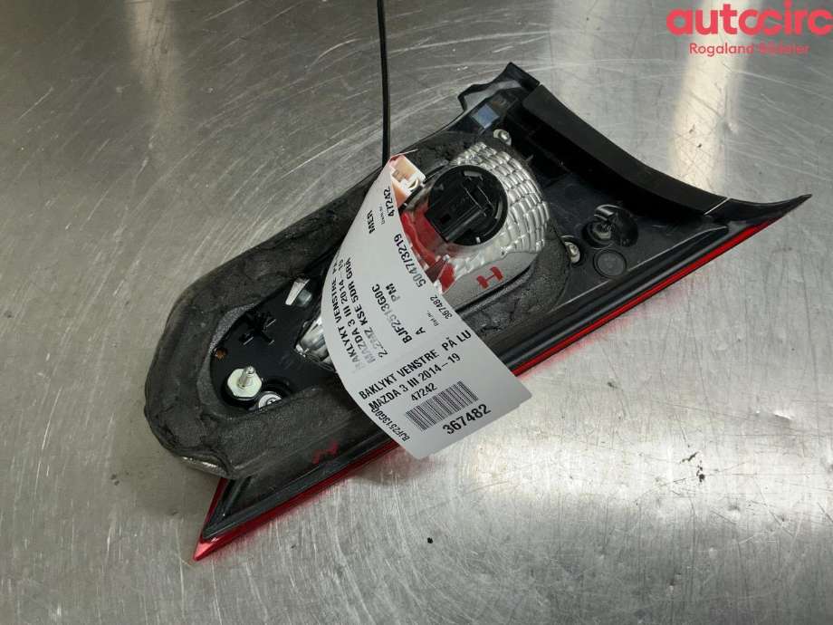 Baklykt venstre indre til Mazda 3 2013-2016 (Type III, Fase 1)  (MAZDA|BJF2513G0C)