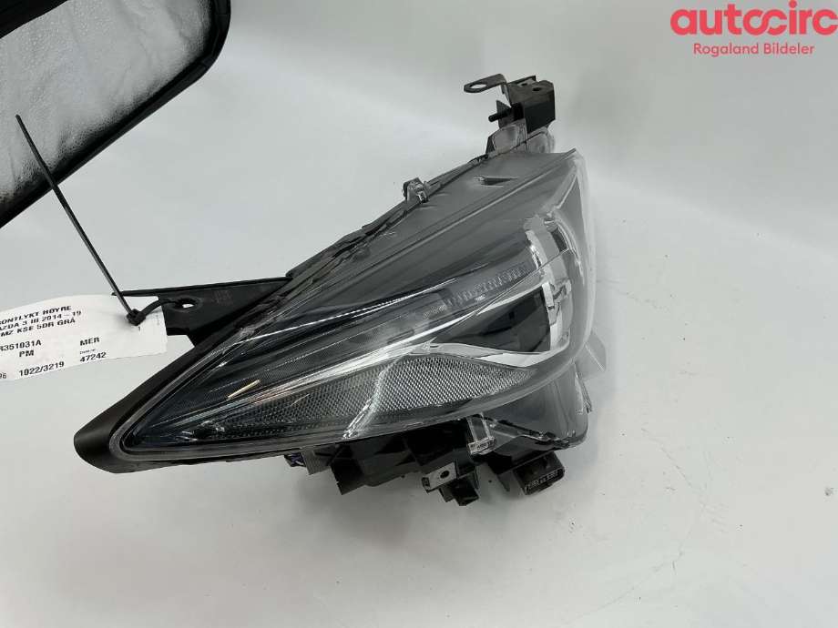 Frontlykt høyre halogen til Mazda 3 2013-2016 (Type III, Fase 1)  (MAZDA|BHR351031A)