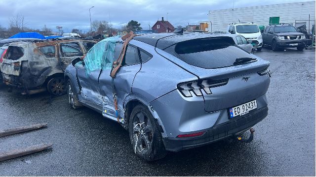 Travers foran hoved til Ford Mustang Mach-e 2020-->> (FORD|2508039|LJ9C-5C145-AC)
