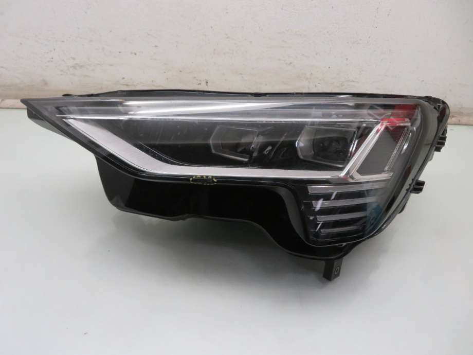 Frontlykt venstre halogen til Audi e-tron 2018-->> (4KE 941 781|4KE941039)