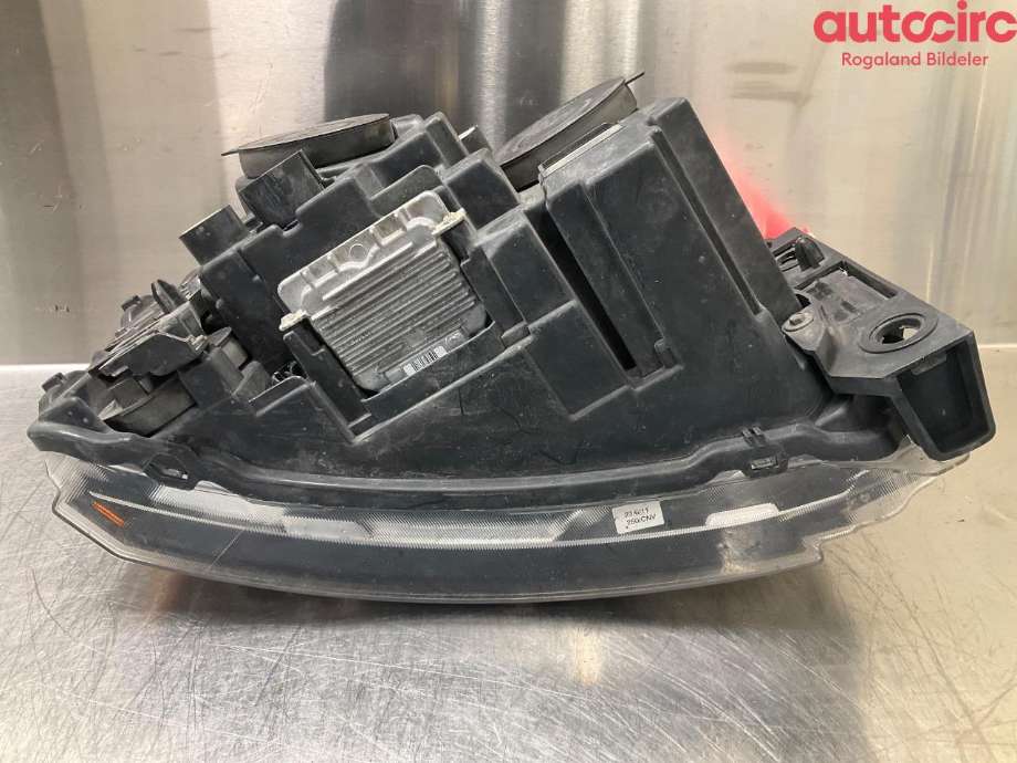 Frontlykt venstre halogen til Land Rover Discovery 2009-2017 (Type IV)  (LAND-ROVER|AH2213W030MD|LR023544)