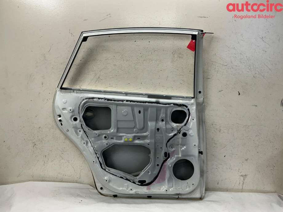 Dør venstre bak til Toyota Prius +7 2012-2020 (Type III) (stasjonsvogn) (stasjonsvogn) (TOYOTA|6700447180)