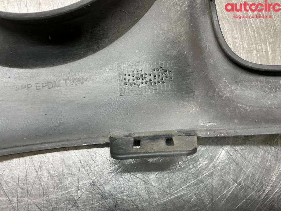 Frontlyktehus til BMW i3 2013-2022  (BMW|51 11 7 296 825)