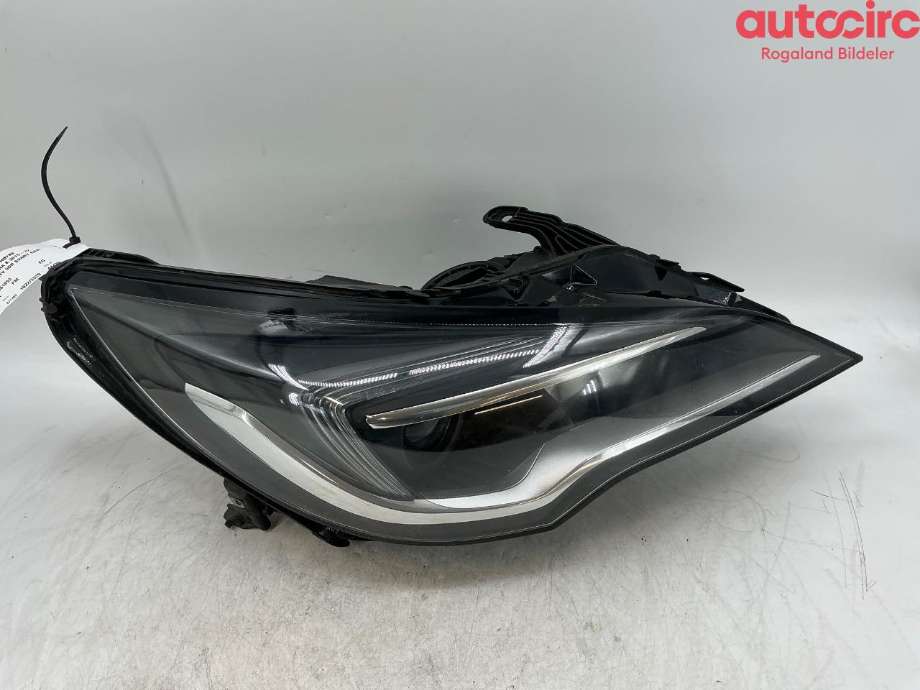 Frontlykt høyre halogen til Opel Astra K 2015-->> (OPEL|39081893)
