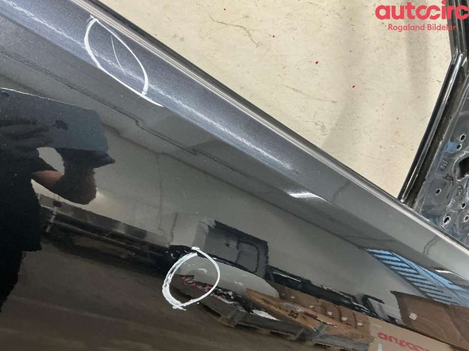 Dør høyre foran til Audi Q5 2008-2012 (Type I, Fase 1)  (AUDI|8R0 831 052 E)