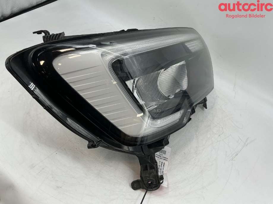 Frontlykt venstre halogen til Renault Master 2014-->> (Type III, Fase 2) (RENAULT|260105567R)