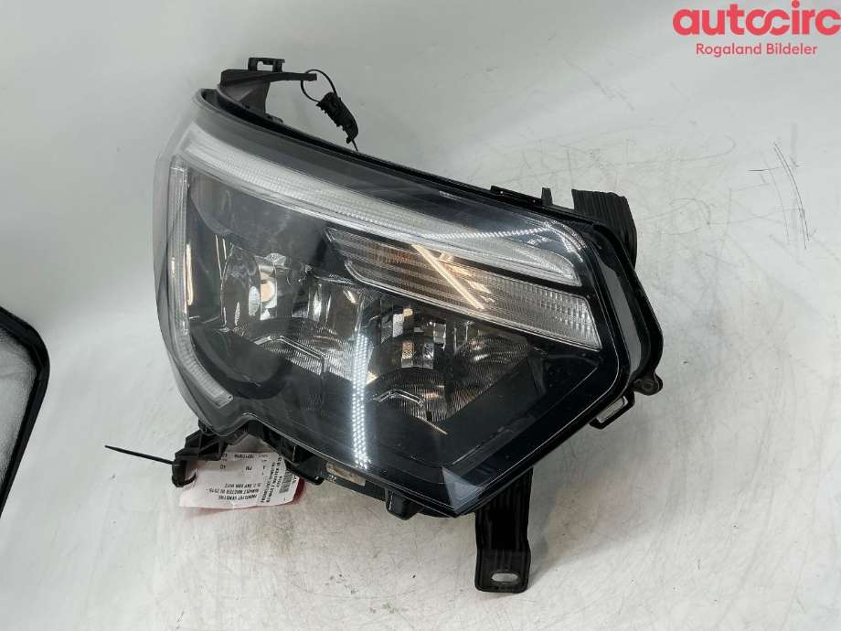 Frontlykt venstre halogen til Renault Master 2014-->> (Type III, Fase 2) (RENAULT|260105567R)