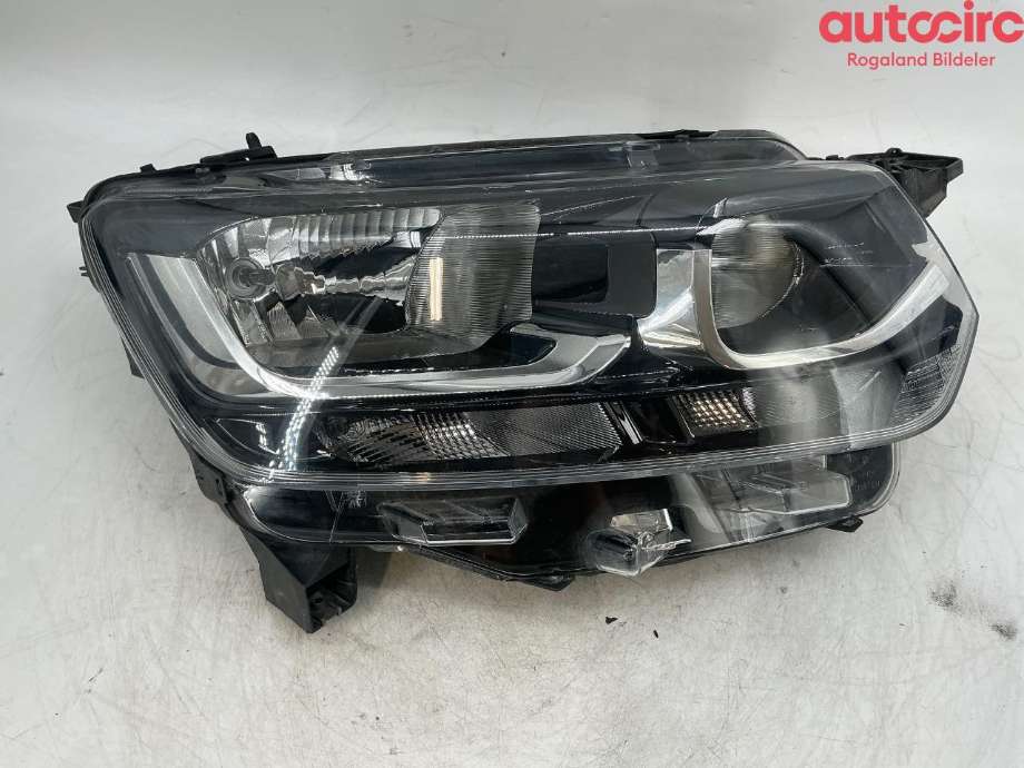 Frontlykt høyre halogen til Toyota Proace City, 2020-->> (TOYOTA|SU001B1698)