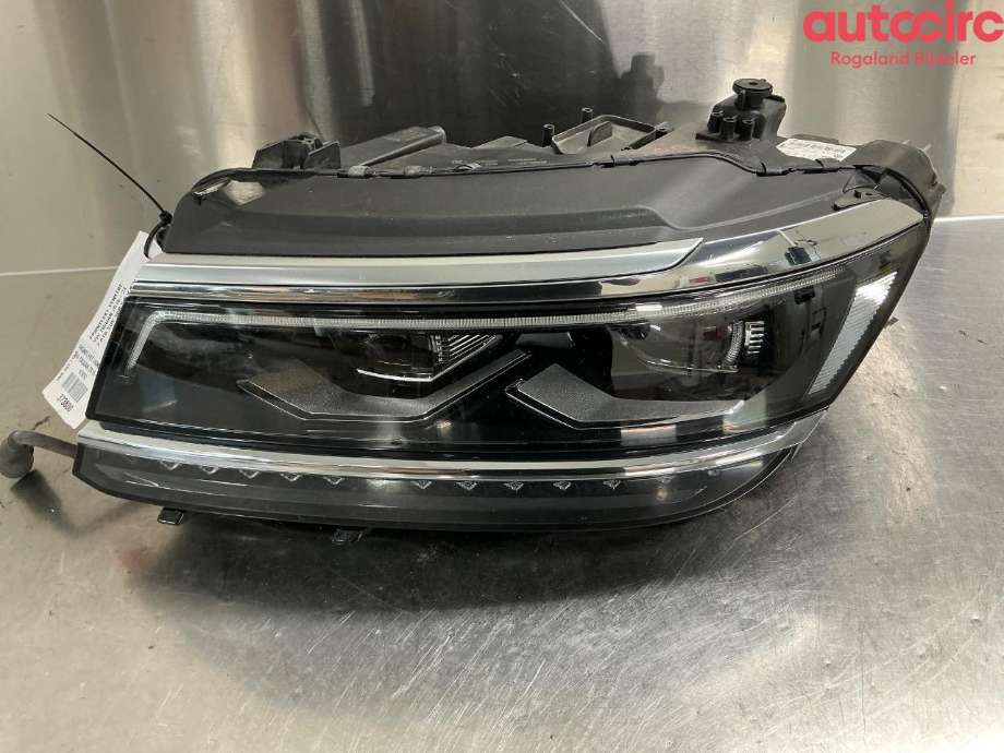 Frontlykt venstre halogen til VW Tiguan 2016-2020 (Type II, Fase 1) (VOLKSWAGEN|5NB 941 113 E)
