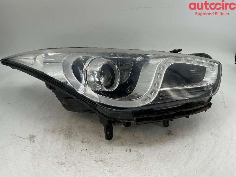 Frontlykt høyre halogen til Hyundai i40, 2012-2017 (HYUNDAI|92102 3Z040)