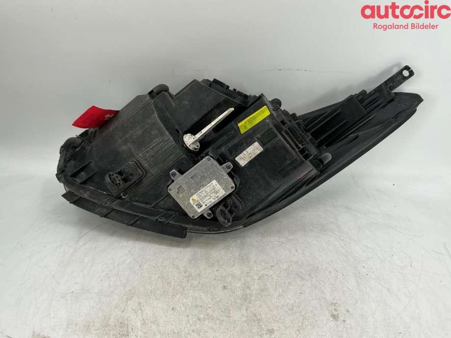 Frontlykt høyre halogen til Hyundai i40 2012-2017  (HYUNDAI|92102 3Z040|)