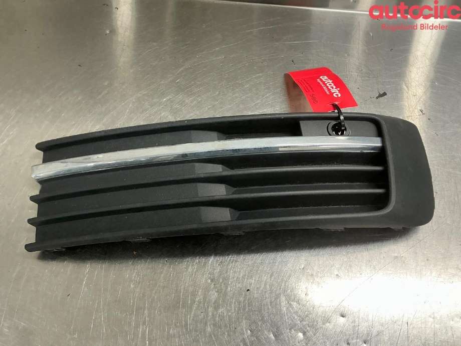 Grill høyre til VW Transporter / Caravelle, 2015-2019 (T6) (T6) (VOLKSWAGEN|7E5 853 684 A)