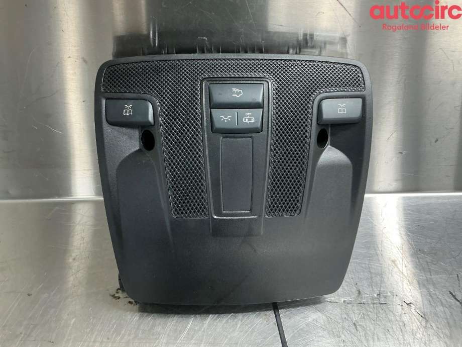 Tak konsoll til Mercedes CLA 2013-2019 (C117) (C117) (MERCEDES|A 000 900 15 02)