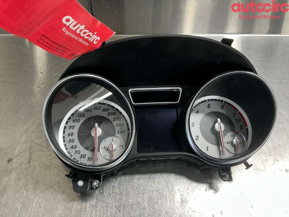 Instrumentpanel til Mercedes CLA 2013-2019 (C117) (C117) (MERCEDES|A 117 900 75 00)