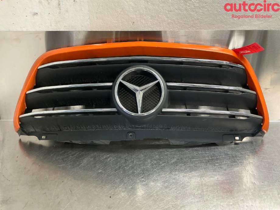Grill til Mercedes Sprinter, 2018-->> (907/910) (907/910) (MERCEDES|A 910 885 26 00)