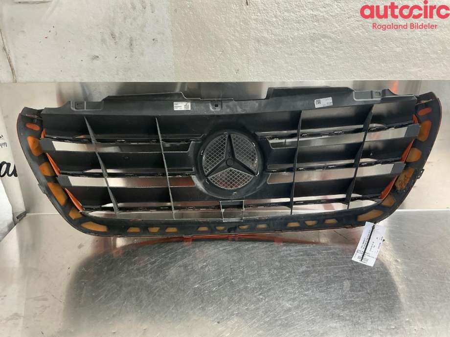 Grill til Mercedes Sprinter 2018-->> (907/910) (907/910) (MERCEDES|A 910 885 26 00)