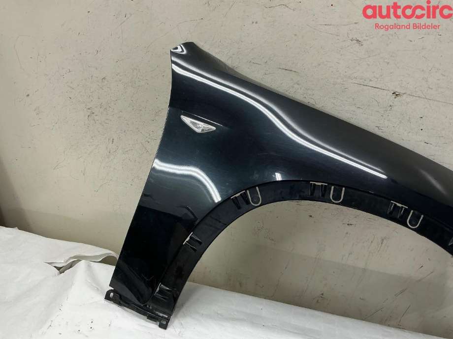 Skjerm høyre foran til BMW X5 2007-2013 (E70) (E70) (BMW|51 65 0 430 322)