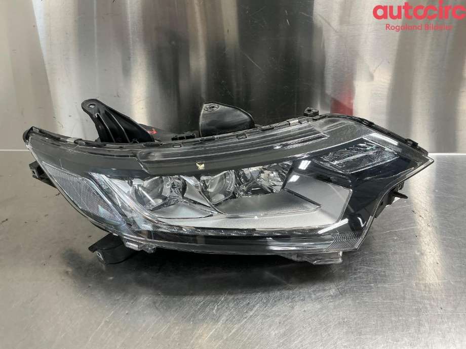 Frontlykt høyre halogen til Mitsubishi Outlander 2015-->> (Type III, Fase 2) (MITSUBISHI|8301C996)