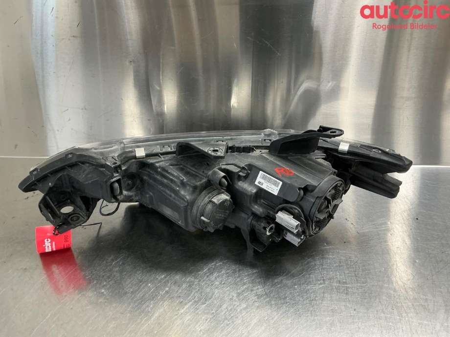 Frontlykt høyre halogen til Mitsubishi Outlander 2015-->> (Type III, Fase 2) (MITSUBISHI|8301C996)