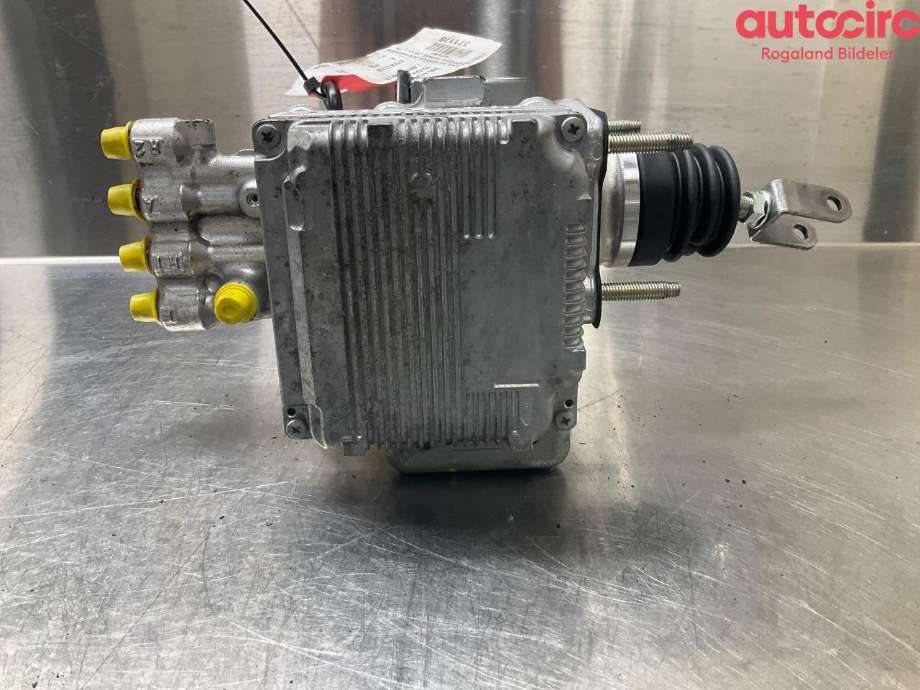 ABS sentral til Toyota Auris 2015-2019 (Type II, Fase 2)  (TOYOTA|4705012150)