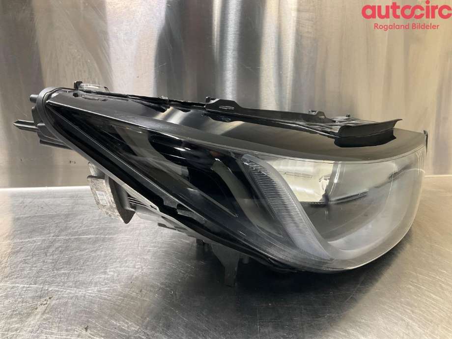 Frontlykt høyre halogen til BMW i3 2013-2022  (63 11 7 295 670|)