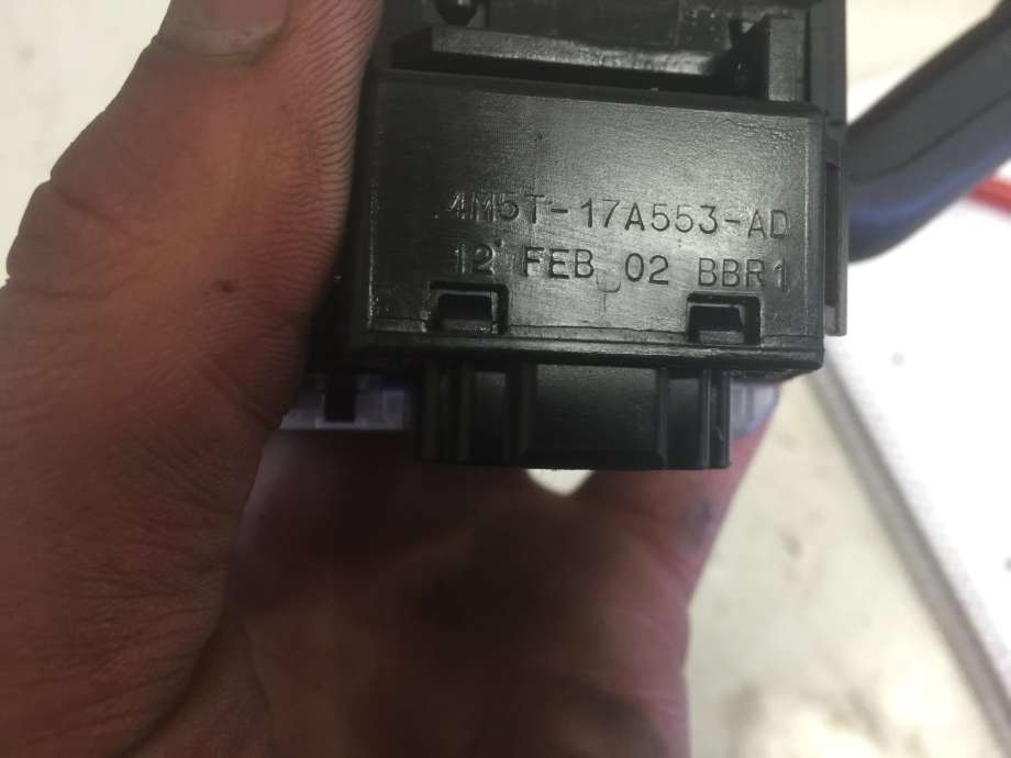 Bryter lys til Ford Transit Connect 2009-2013 (Type I, Fase 2)  (FORD|1350066|4M5T-17A553-AD|)