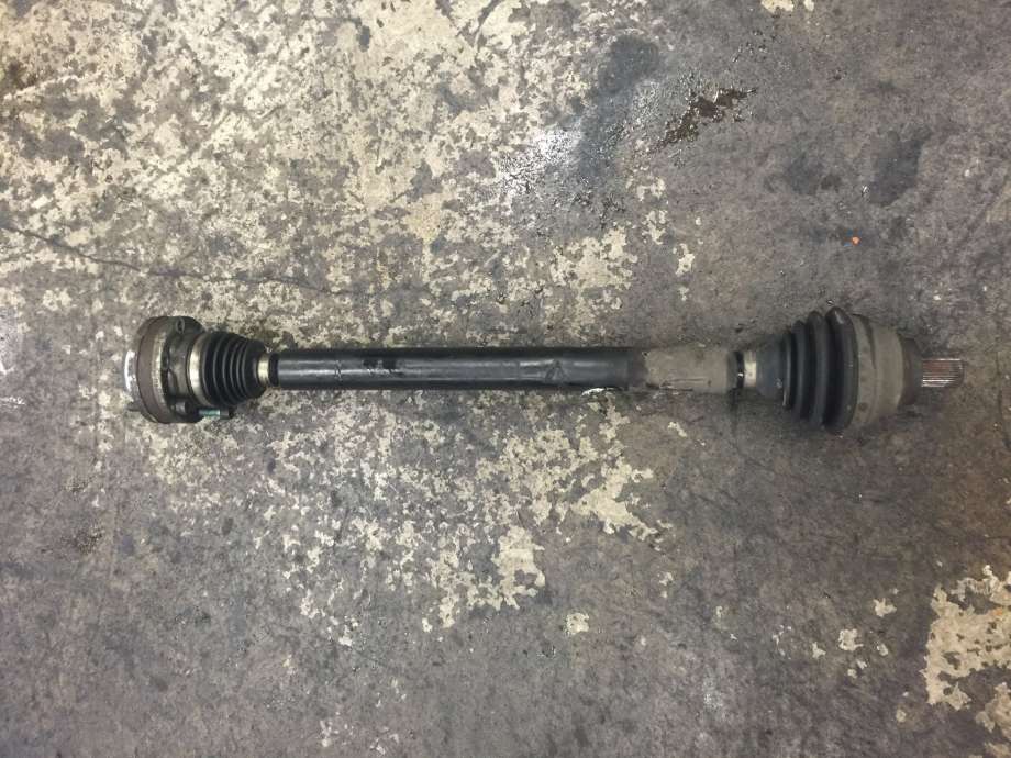 Drivaksel høyre foran til VW Passat, 2005-2010 (B6) (B6) (VOLKSWAGEN|1K0 407 272 RB)