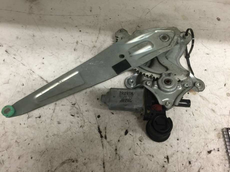 Ruteheis venstre til Toyota RAV4 2000-2006 (Type II) (TOYOTA|6980442020|8571042070|)