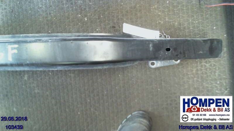 Støtfangerforsterkning foran til VW Passat 2001-2005 (B5,3BG) (B5,3BG) (VOLKSWAGEN|3B0807109A|)
