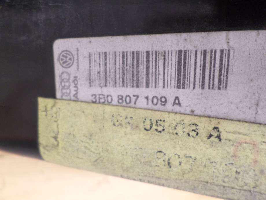 Støtfangerforsterkning foran til VW Passat 2001-2005 (B5,3BG) (B5,3BG) (VOLKSWAGEN|3B0807109A|)