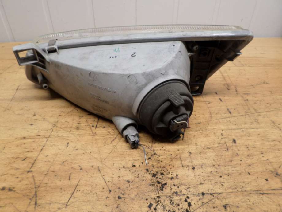 Frontlykt høyre halogen til Toyota Camry 1997-2000  (TOYOTA|8111033221|)