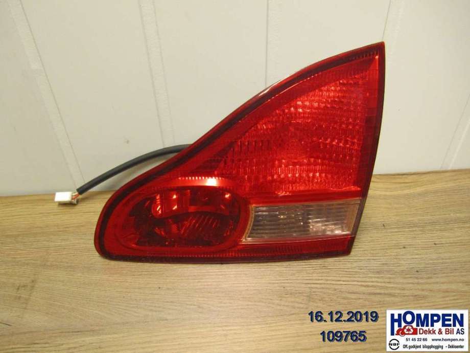 Baklykt høyre indre til Toyota Avensis, Verso, 2001-2009  (TOYOTA|8158144070)