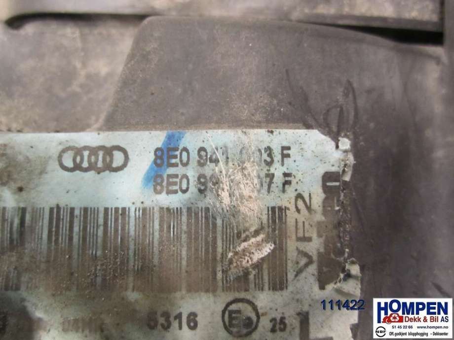 Frontlykt venstre halogen til Audi A4 2001-2004 (Type II) (B6) (B6) (AUDI|8E0941029C||8E0941003F)