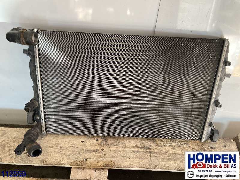 Radiator (manuell gir) til VW Polo 2005-2009 (Type IV, Fase 2)  (VOLKSWAGEN|6Q0121253Q|)