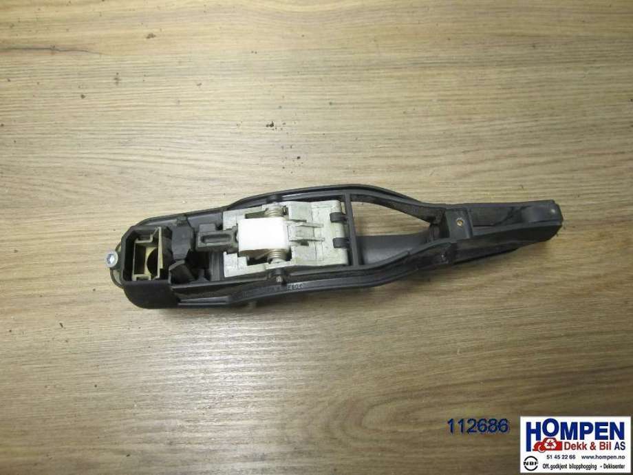 Dørhåndtak utv høyre foran til BMW 3-Serie 1998-2005 (E46) (E46) (BMW|51218216122||51218216126)
