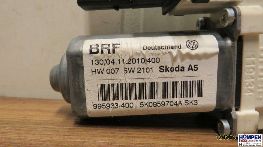 Ruteheis høyre til Škoda Octavia 2009-2013 (Type II, Fase 2)  (SKODA|5K0959704A|)