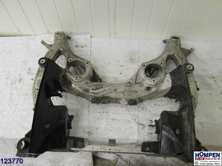Travers foran hoved til BMW 5-Serie 2010-2017 (F10/F11) (F10/F11) (BMW|31116796692|)