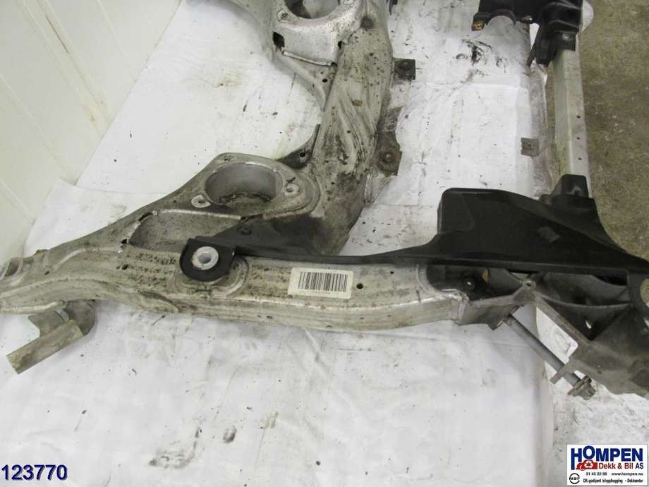 Travers foran hoved til BMW 5-Serie 2010-2017 (F10/F11) (F10/F11) (BMW|31116796692|)