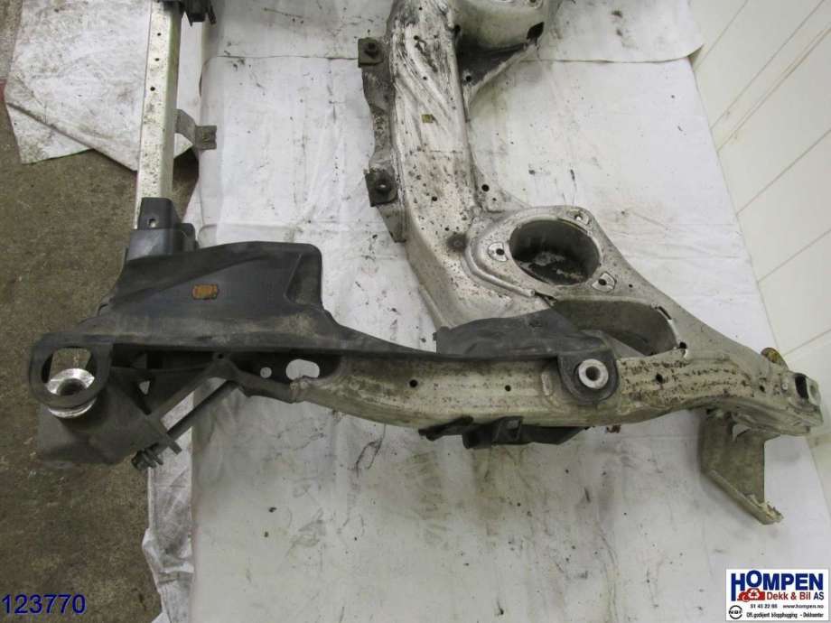 Travers foran hoved til BMW 5-Serie 2010-2017 (F10/F11) (F10/F11) (BMW|31116796692|)