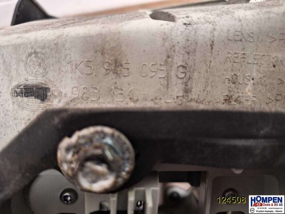 Baklykt venstre til VW Jetta 2005-2010 (VOLKSWAGEN|1K5945095G|)