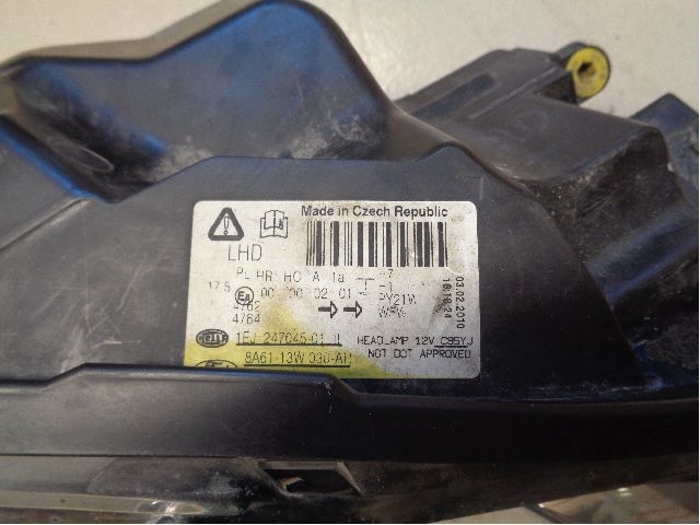 Frontlykt venstre halogen til Ford Fiesta 2008-2012 (Type VI, Fase 1)  (FORD|1734615|)