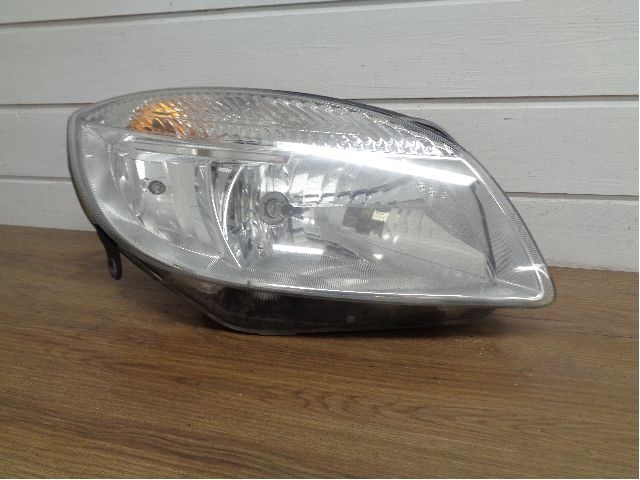 Frontlykt høyre halogen til Škoda Fabia 2007-2010 (Type II, Fase 1) (SKODA|5J1 941 018||5J1941018)