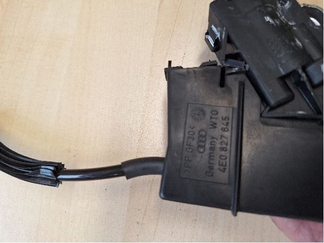 Baklukelås til Audi A6 2005-2008 (Type III, Fase 1) (C6) (C6) (AUDI|4E0827645A|)
