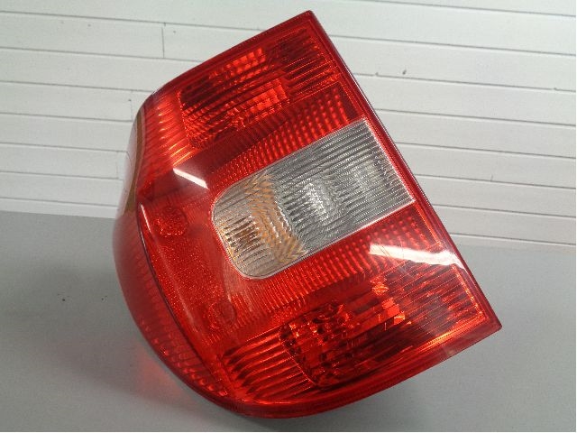 Baklykt venstre til Škoda Yeti 2009-2013 (Fase 1) (SKODA|5L0945111|)