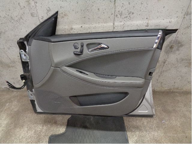 Dør høyre foran til Mercedes CLS 2004-2010 (C219) (C219) (MERCEDES|A 219 720 02 05|)