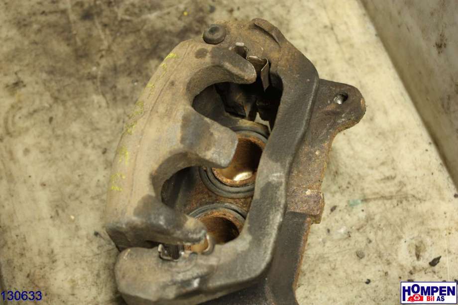 Bremsecaliper høyre foran til Mitsubishi Outlander 2015-->> (Type III, Fase 2)  (MITSUBISHI|4605B472|)