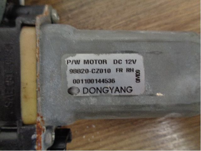 Ruteheis høyre til SsangYong Korando 2011-2013 (Type III) (SSANGYONG||001100144536|98820-CZ010)