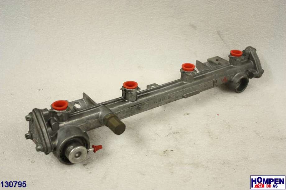 Dyseskinne (fuelrail) til Mercedes C-Klasse 1993-2000 (W202) (W202) (MERCEDES|A 111 070 21 95|A 111 070 18 95|R 111 078 10 45)