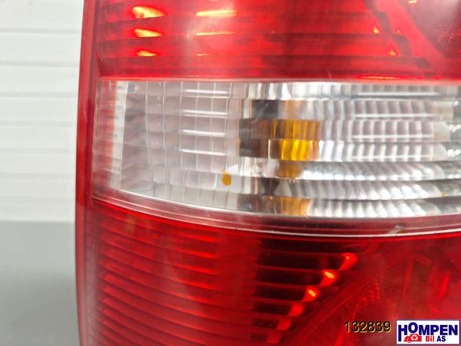 Baklykt venstre til VW Touran 2003-2006 (Type I, Fase 1) (VOLKSWAGEN|1T0 945 095 G|)